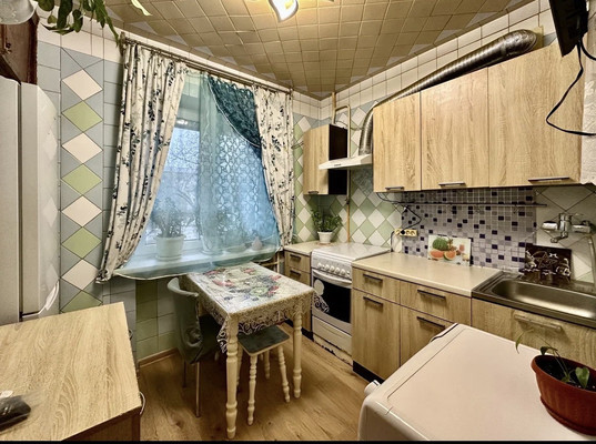 Продам однокомнатную (1-комн.) квартиру, Труда (Центральный р-н) ул, 4к1, Сочи г