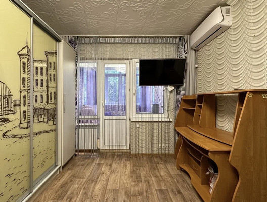 Продам однокомнатную (1-комн.) квартиру, Труда (Центральный р-н) ул, 4к1, Сочи г