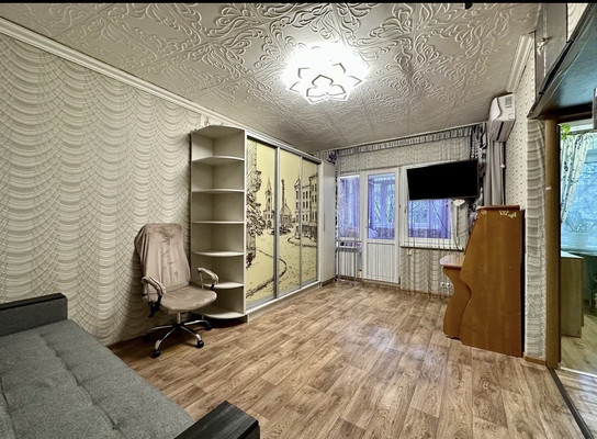 Продам однокомнатную (1-комн.) квартиру, Труда (Центральный р-н) ул, 4к1, Сочи г