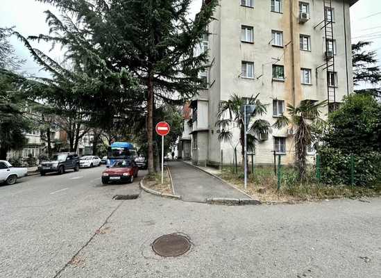 Продам однокомнатную (1-комн.) квартиру, Труда (Центральный р-н) ул, 4к1, Сочи г