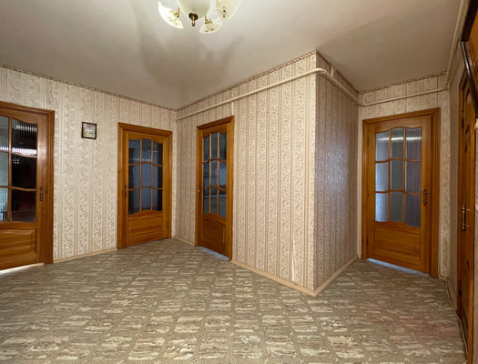 Продам трехкомнатную (3-комн.) квартиру, Черникова ул, 39, Волгодонск г