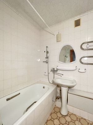 Продам трехкомнатную (3-комн.) квартиру, Черникова ул, 39, Волгодонск г