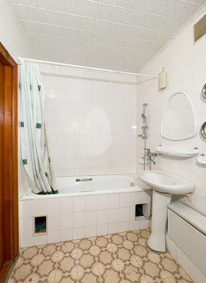 Продам трехкомнатную (3-комн.) квартиру, Черникова ул, 39, Волгодонск г