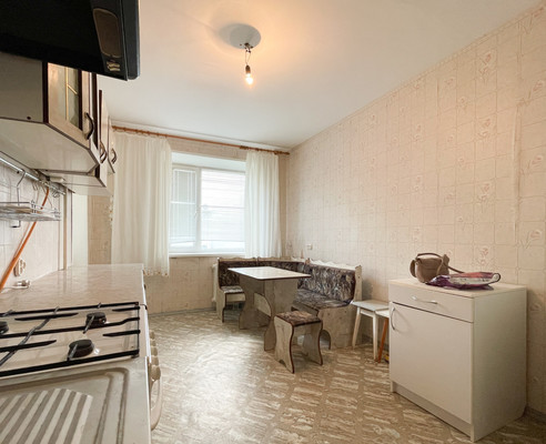 Продам трехкомнатную (3-комн.) квартиру, Черникова ул, 39, Волгодонск г