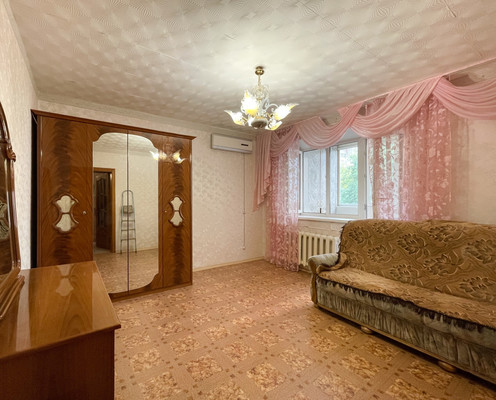 Продам трехкомнатную (3-комн.) квартиру, Черникова ул, 39, Волгодонск г