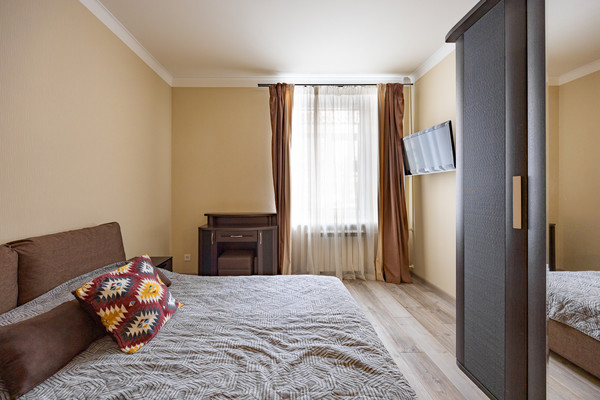 Сдам двухкомнатную (2-комн.) квартиру, Тверская ул, 18, Санкт-Петербург г