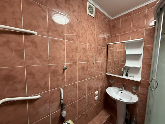 Продам двухкомнатную (2-комн.) квартиру, Киевская ул, 94, Симферополь г