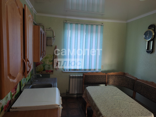 Продам трехкомнатную (3-комн.) квартиру, Центральная ул, 10, Степной п