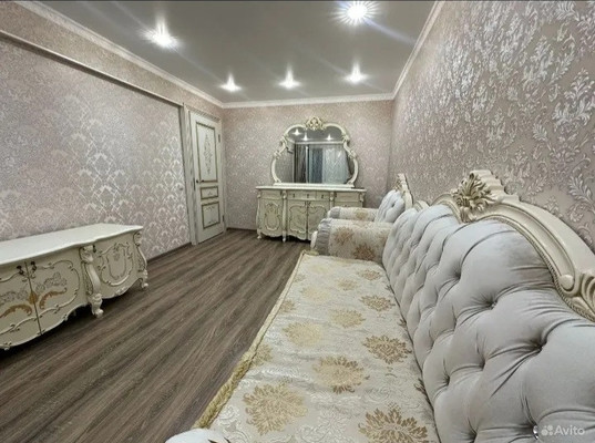 Продам трехкомнатную (3-комн.) квартиру, Меньшикова ул, 70, Тихорецк г