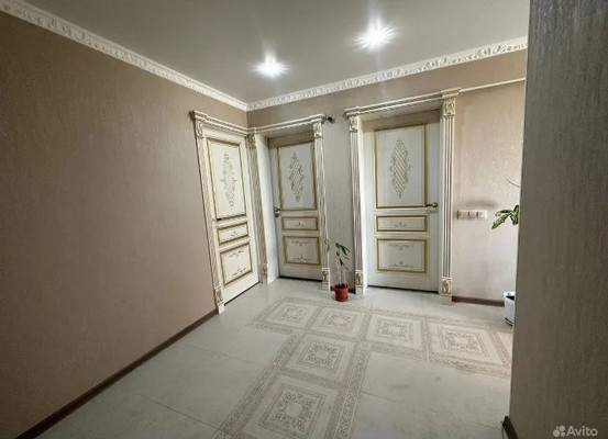 Продам трехкомнатную (3-комн.) квартиру, Меньшикова ул, 70, Тихорецк г