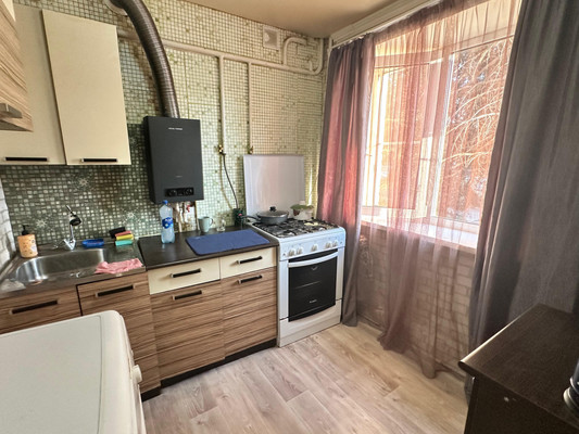 Продам двухкомнатную (2-комн.) квартиру, Меньшикова ул, 62, Тихорецк г