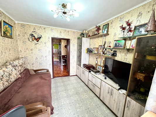 Продам трехкомнатную (3-комн.) квартиру, Раздольная ул, 45, Тихорецк г