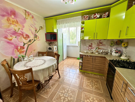 Продам трехкомнатную (3-комн.) квартиру, Раздольная ул, 45, Тихорецк г