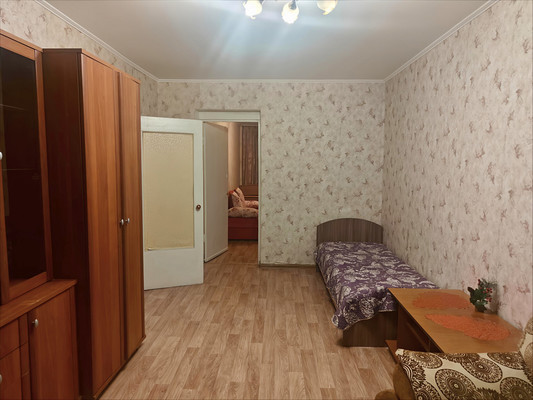 Продам двухкомнатную (2-комн.) квартиру, Чехова ул, 36, Казань г