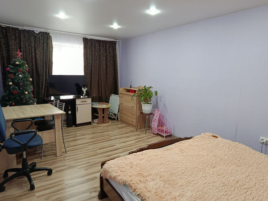 Продам трехкомнатную (3-комн.) квартиру, Нижнегорская ул, 41, Белогорск г