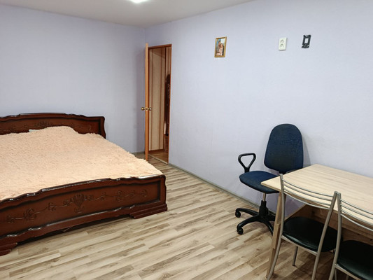 Продам трехкомнатную (3-комн.) квартиру, Нижнегорская ул, 41, Белогорск г