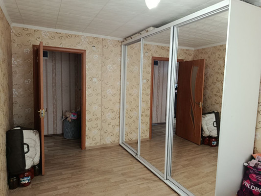 Продам трехкомнатную (3-комн.) квартиру, Нижнегорская ул, 41, Белогорск г