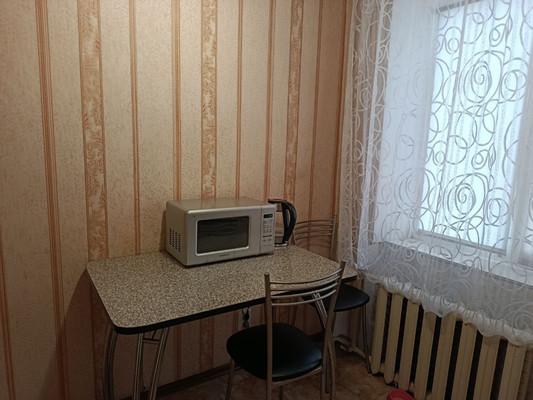 Продам трехкомнатную (3-комн.) квартиру, Нижнегорская ул, 41, Белогорск г