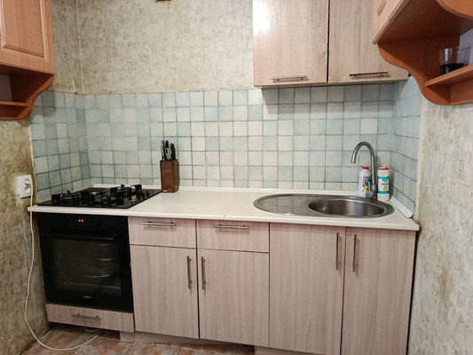 Продам трехкомнатную (3-комн.) квартиру, Нижнегорская ул, 41, Белогорск г