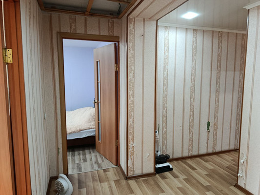 Продам трехкомнатную (3-комн.) квартиру, Нижнегорская ул, 41, Белогорск г