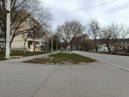 Продам трехкомнатную (3-комн.) квартиру, Нижнегорская ул, 41, Белогорск г