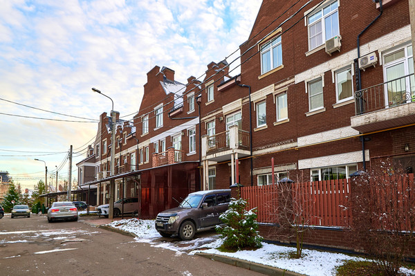 Продам таунхаус, Адмирала Лазарева ул, 84к4, Москва г, 0 км от города