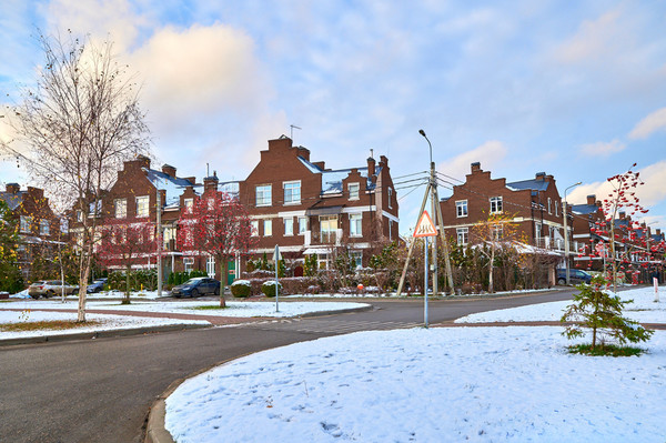 Продам таунхаус, Адмирала Лазарева ул, 84к4, Москва г, 0 км от города