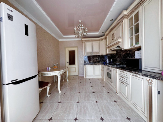 Продам трехкомнатную (3-комн.) квартиру, Баксанское ш, 55, Чегем г