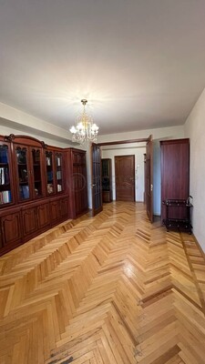 Продам двухкомнатную (2-комн.) квартиру, Калужская пл, 1к1, Москва г