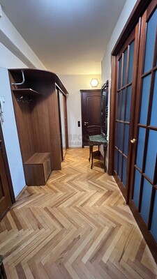 Продам двухкомнатную (2-комн.) квартиру, Калужская пл, 1к1, Москва г