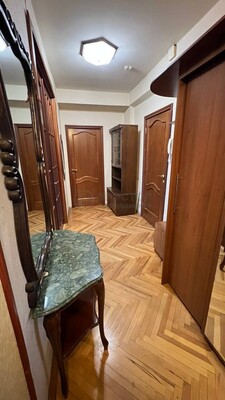 Продам двухкомнатную (2-комн.) квартиру, Калужская пл, 1к1, Москва г