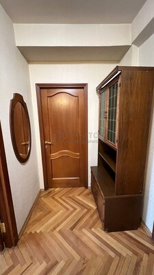 Продам двухкомнатную (2-комн.) квартиру, Калужская пл, 1к1, Москва г
