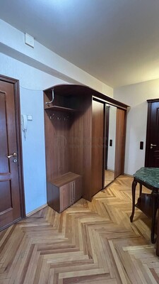Продам двухкомнатную (2-комн.) квартиру, Калужская пл, 1к1, Москва г