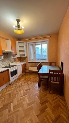 Продам двухкомнатную (2-комн.) квартиру, Калужская пл, 1к1, Москва г