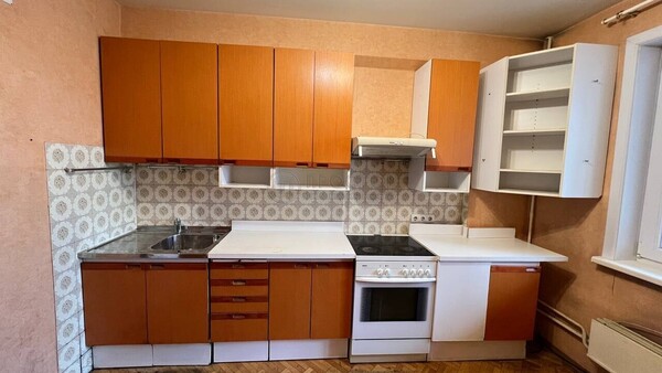 Продам двухкомнатную (2-комн.) квартиру, Калужская пл, 1к1, Москва г