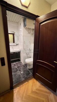 Продам двухкомнатную (2-комн.) квартиру, Калужская пл, 1к1, Москва г