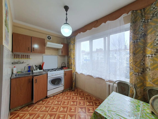 Продам трехкомнатную (3-комн.) квартиру, Железнодорожная ул, 83, Кропоткин г