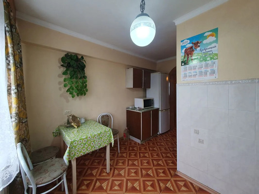 Продам трехкомнатную (3-комн.) квартиру, Железнодорожная ул, 83, Кропоткин г