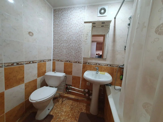 Продам трехкомнатную (3-комн.) квартиру, Железнодорожная ул, 83, Кропоткин г