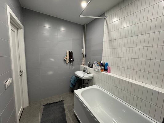 Продам двухкомнатную (2-комн.) квартиру, Аэростатная ул, 12к3, Кокошкино п