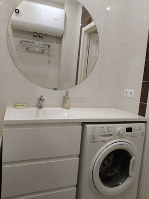 Продам однокомнатную (1-комн.) квартиру, Жемчужная ул, 1к8, Марьино д