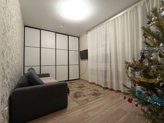 Продам двухкомнатную (2-комн.) квартиру, Чкалова ул, 20, Ишим г