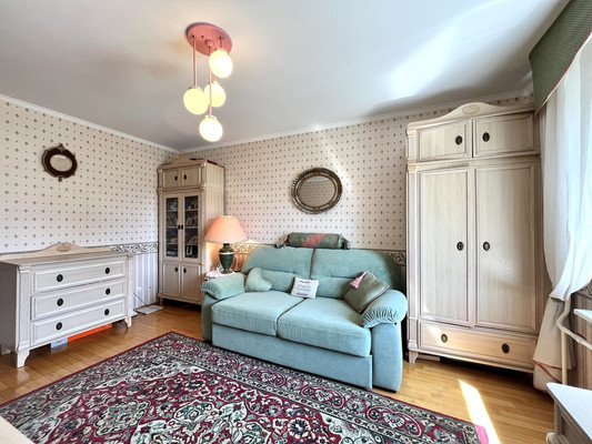 Продам многокомнатную квартиру, Комендантский пр-кт, 27к1, Санкт-Петербург г