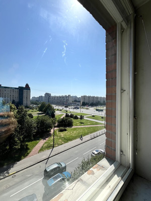 Продам многокомнатную квартиру, Комендантский пр-кт, 27к1, Санкт-Петербург г