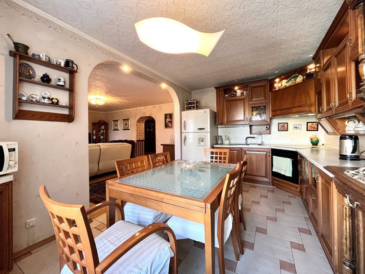 Продам многокомнатную квартиру, Комендантский пр-кт, 27к1, Санкт-Петербург г