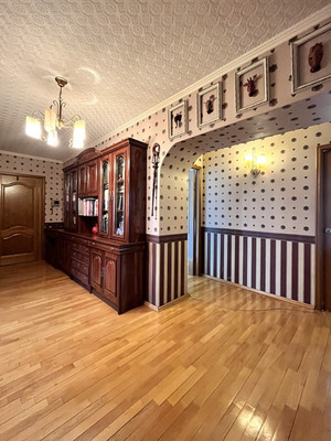 Продам многокомнатную квартиру, Комендантский пр-кт, 27к1, Санкт-Петербург г