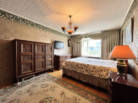 Продам многокомнатную квартиру, Комендантский пр-кт, 27к1, Санкт-Петербург г