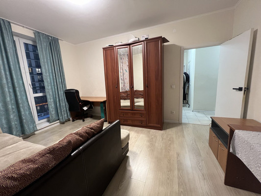 Продам трехкомнатную (3-комн.) квартиру, Просторная ул, 3к1, Путилково д