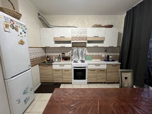 Продам трехкомнатную (3-комн.) квартиру, Просторная ул, 3к1, Путилково д