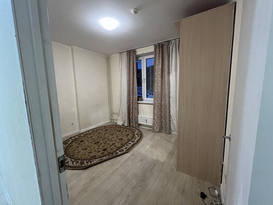 Продам трехкомнатную (3-комн.) квартиру, Просторная ул, 3к1, Путилково д